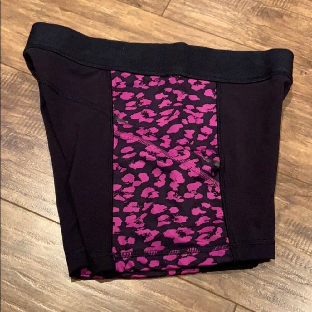 Lululemon short bike shorts - Picture 4 of 9